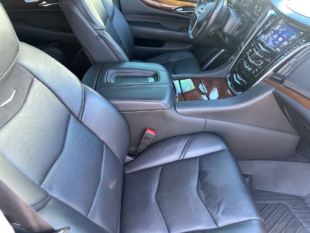 Used 2020 Cadillac Escalade Luxury AWD/4WD image 18