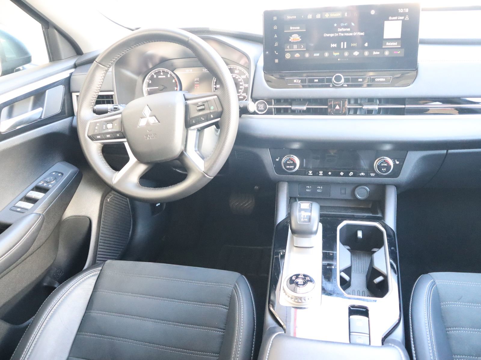 Used 2025 Mitsubishi Outlander AWD image 30