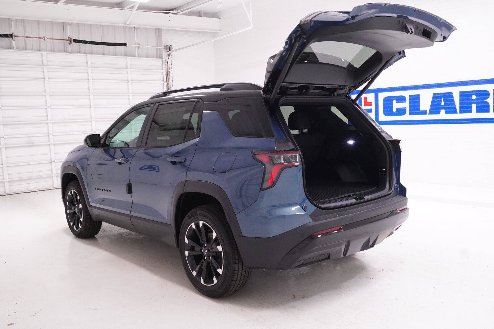 New 2027 Chevrolet Equinox RS w/ LPO, Floor Liner Package FWD image 33