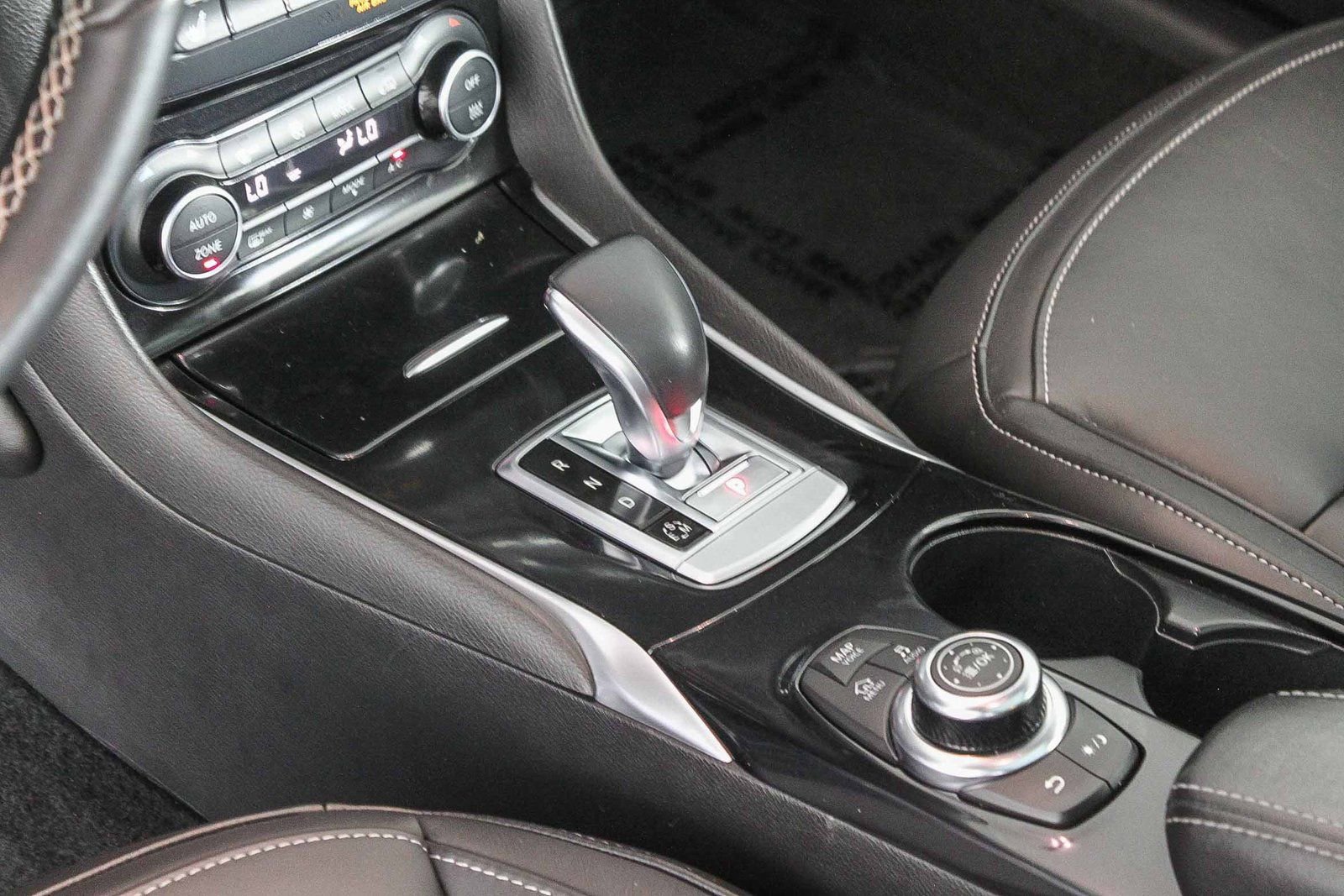 Used 2018 INFINITI QX30 Premium w/ Navigation Package image 20