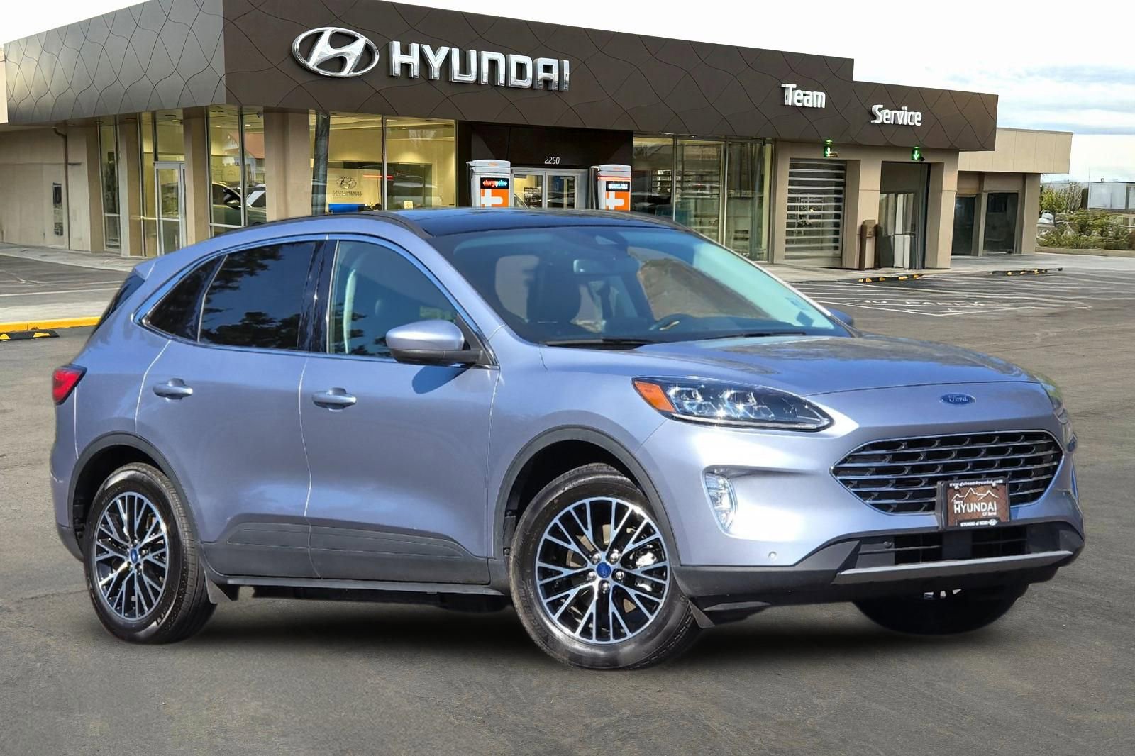 Used 2022 Ford Escape Titanium w/ Class II Trailer Tow Package video 2