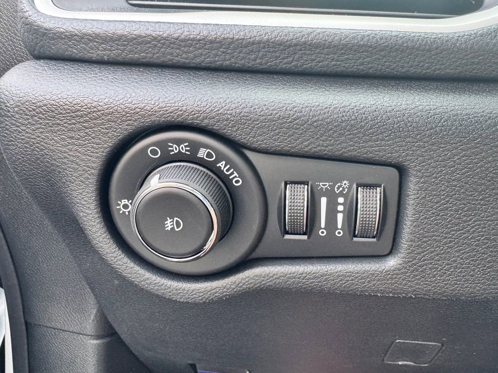 New 2026 Chrysler Pacifica Select FWD image 27