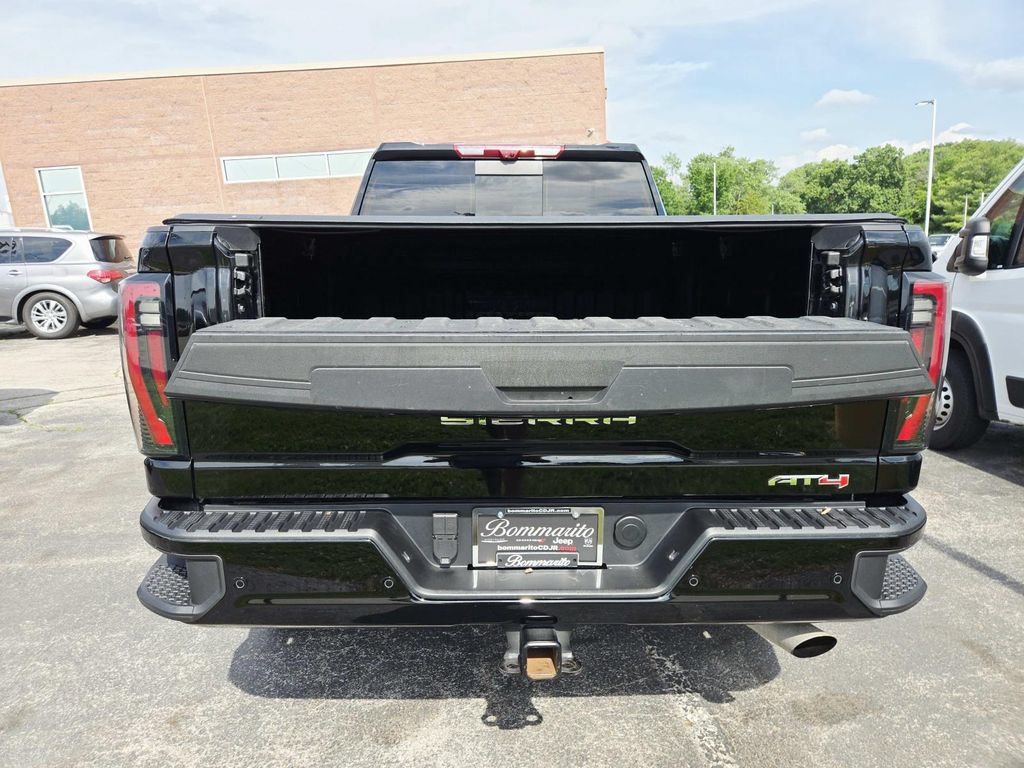 Used 2025 GMC Sierra 2500 AT4 w/ AT4 Premium Plus Package AWD/4WD image 16