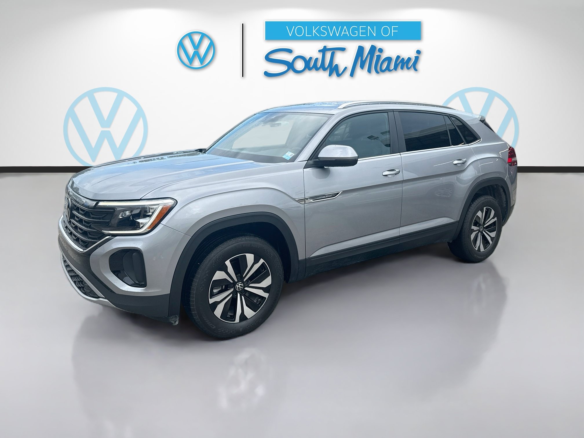 Used 2025 Volkswagen Atlas Cross Sport SE FWD image 3