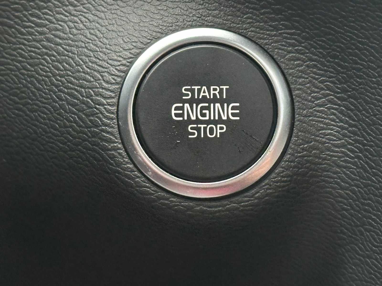 Used 2025 Volvo XC40 B5 Core w/ Protection Package Premier image 32