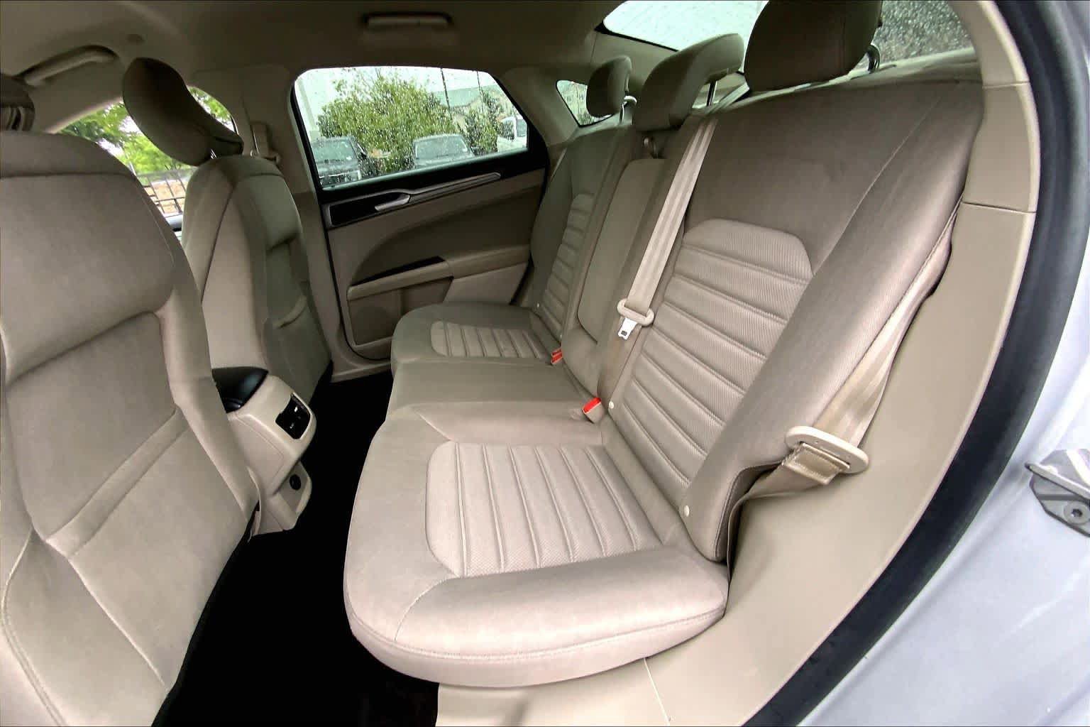 Used 2019 Ford Fusion SE image 19