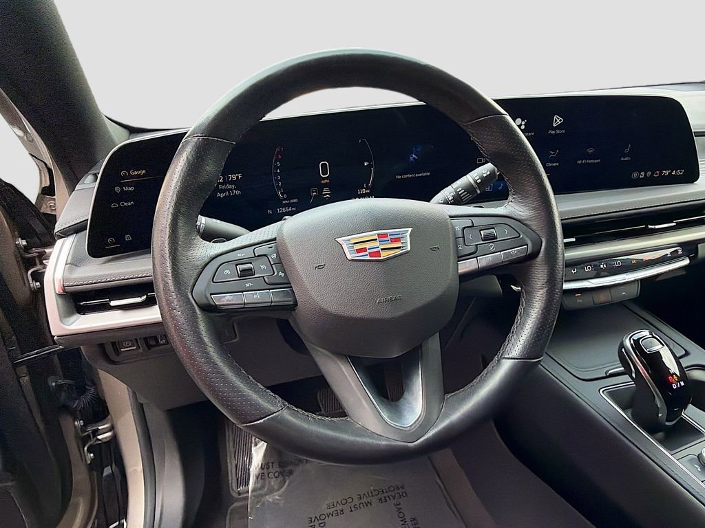 Used 2025 Cadillac XT4 Premium Luxury FWD image 11
