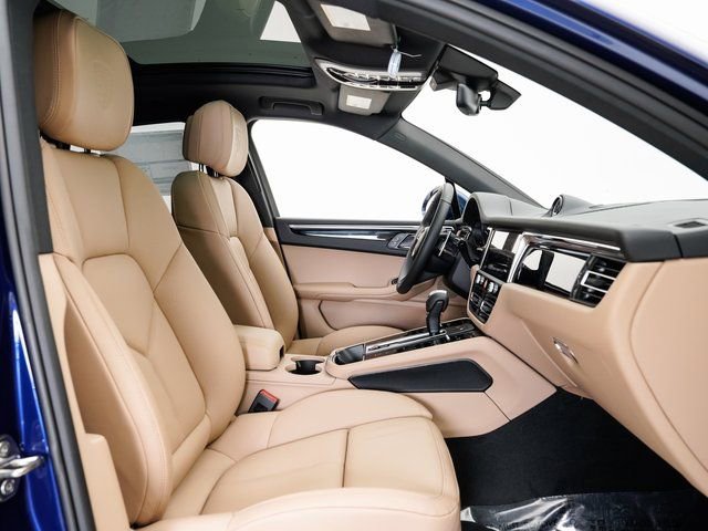 Certified 2025 Porsche Macan image 24