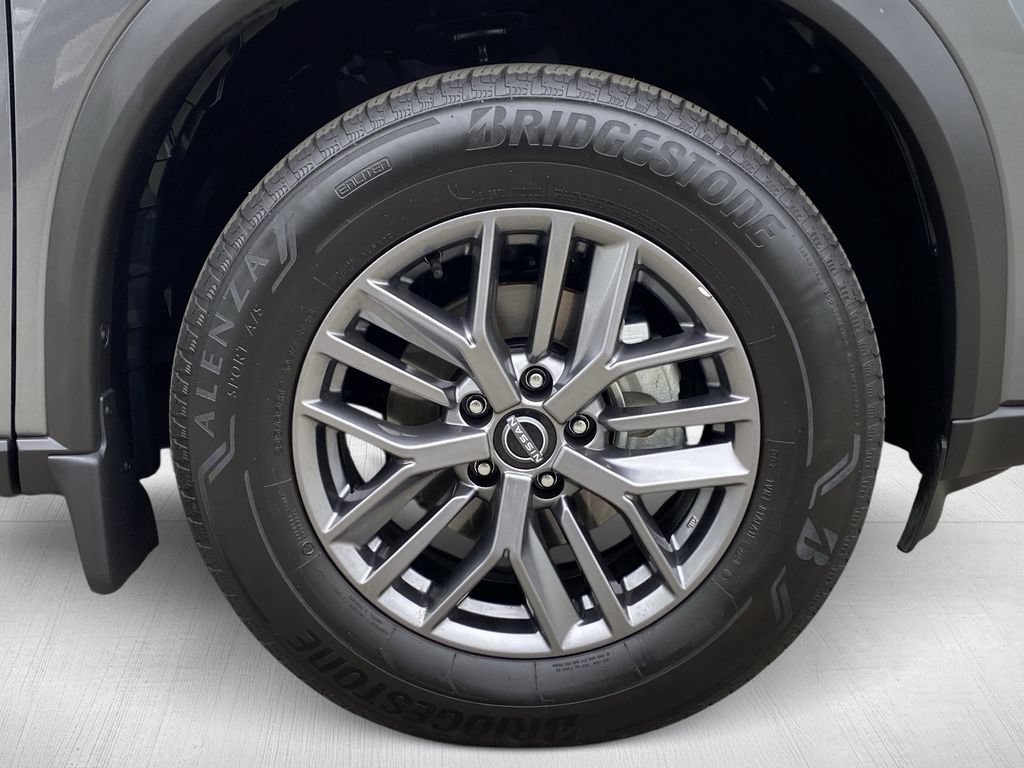 Used 2025 Nissan Rogue S FWD image 14