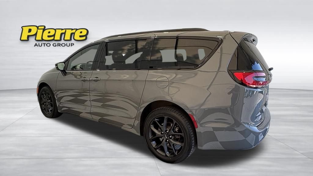 Used 2023 Chrysler Pacifica Limited w/ Uconnect Theater Family Group AWD/4WD image 2