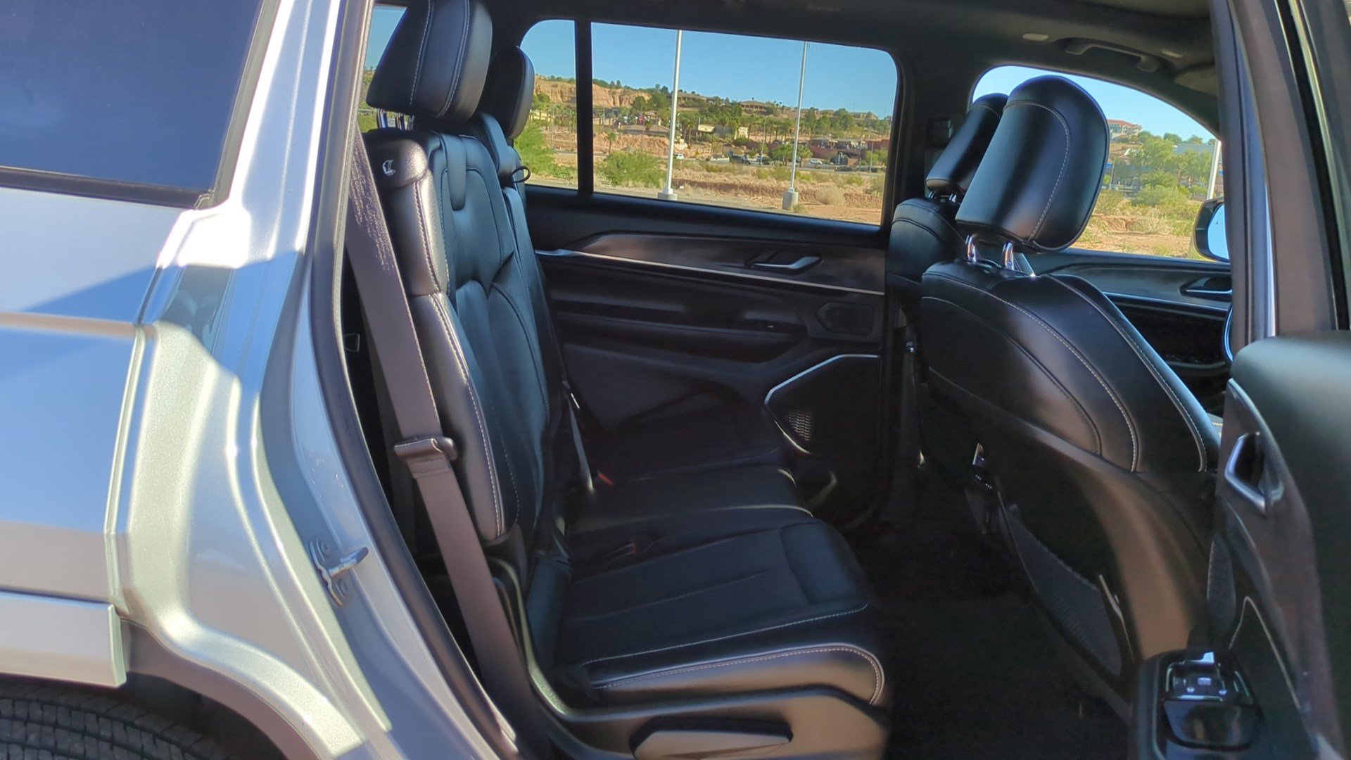 Used 2023 Jeep Grand Cherokee L Overland image 31