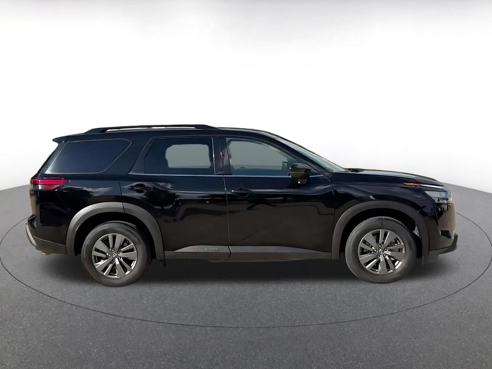 Used 2025 Nissan Pathfinder SV FWD image 16