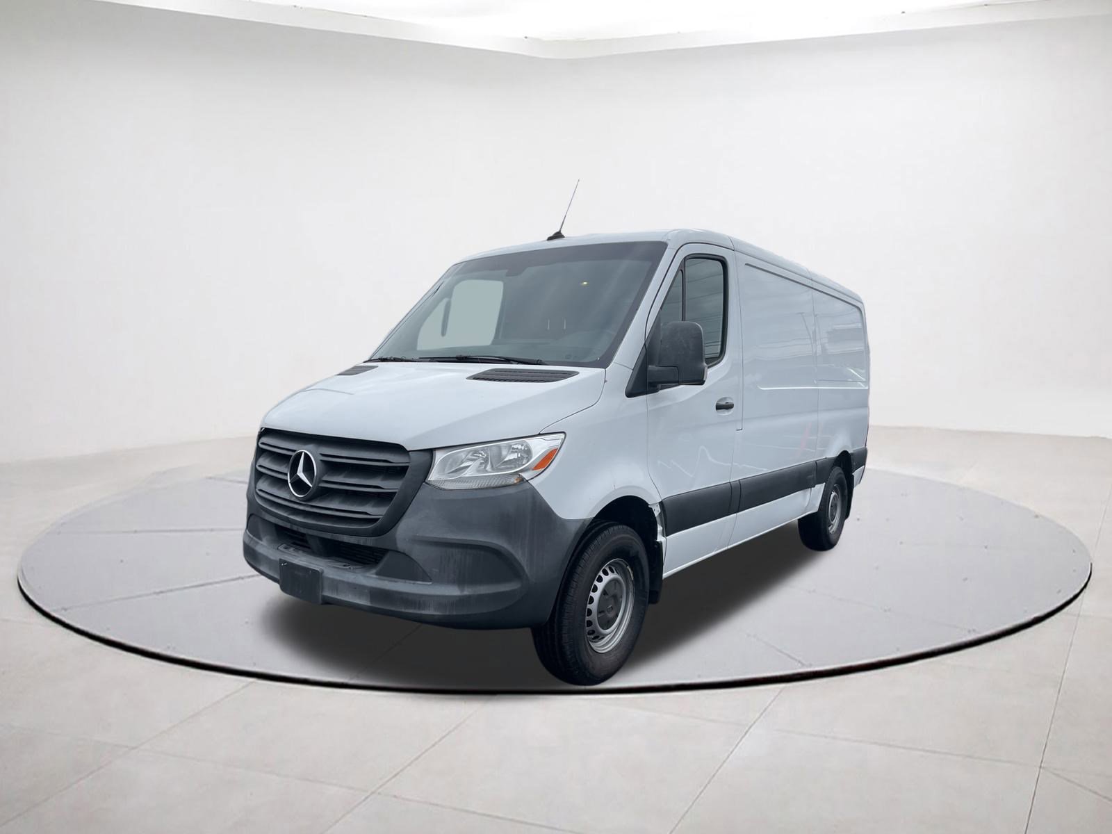 Used 2019 Mercedes-Benz Sprinter 1500 image 3