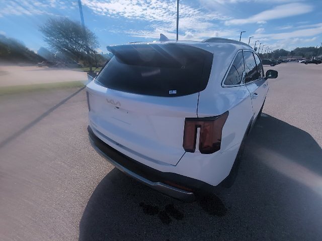 Used 2024 Kia Sorento S w/ Panoramic Sunroof Package FWD image 7