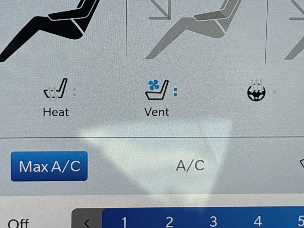 New 2027 Chrysler Pacifica Limited AWD/4WD image 17