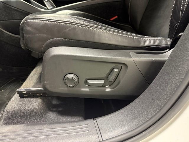 Used 2021 Volvo XC40 T5 R-Design w/ Protection Package image 13