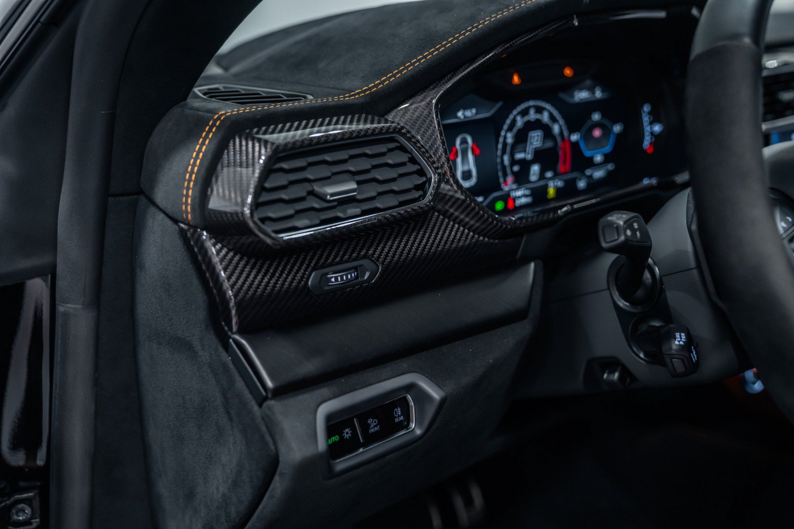 Used 2024 Lamborghini Urus Performante AWD/4WD image 19