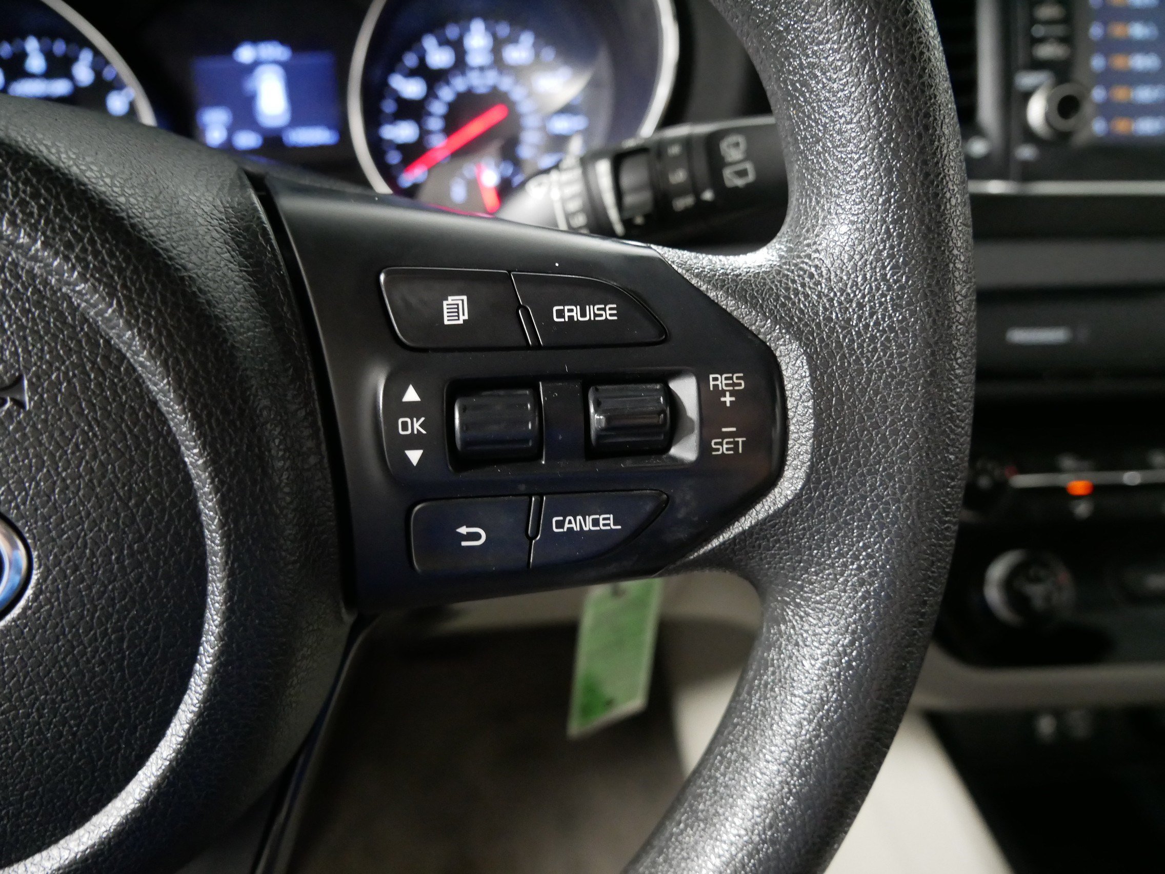 Used 2019 Kia Sedona LX FWD image 28