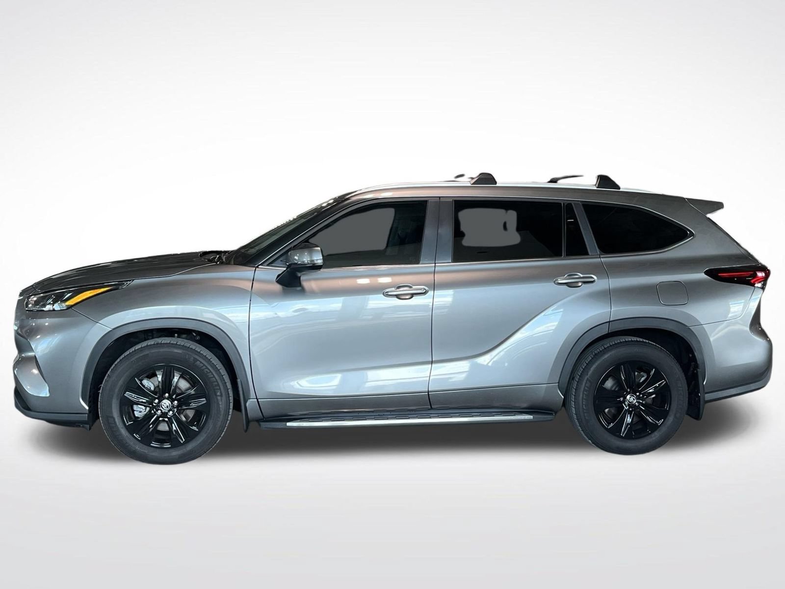 Used 2025 Toyota Highlander XLE FWD image 7