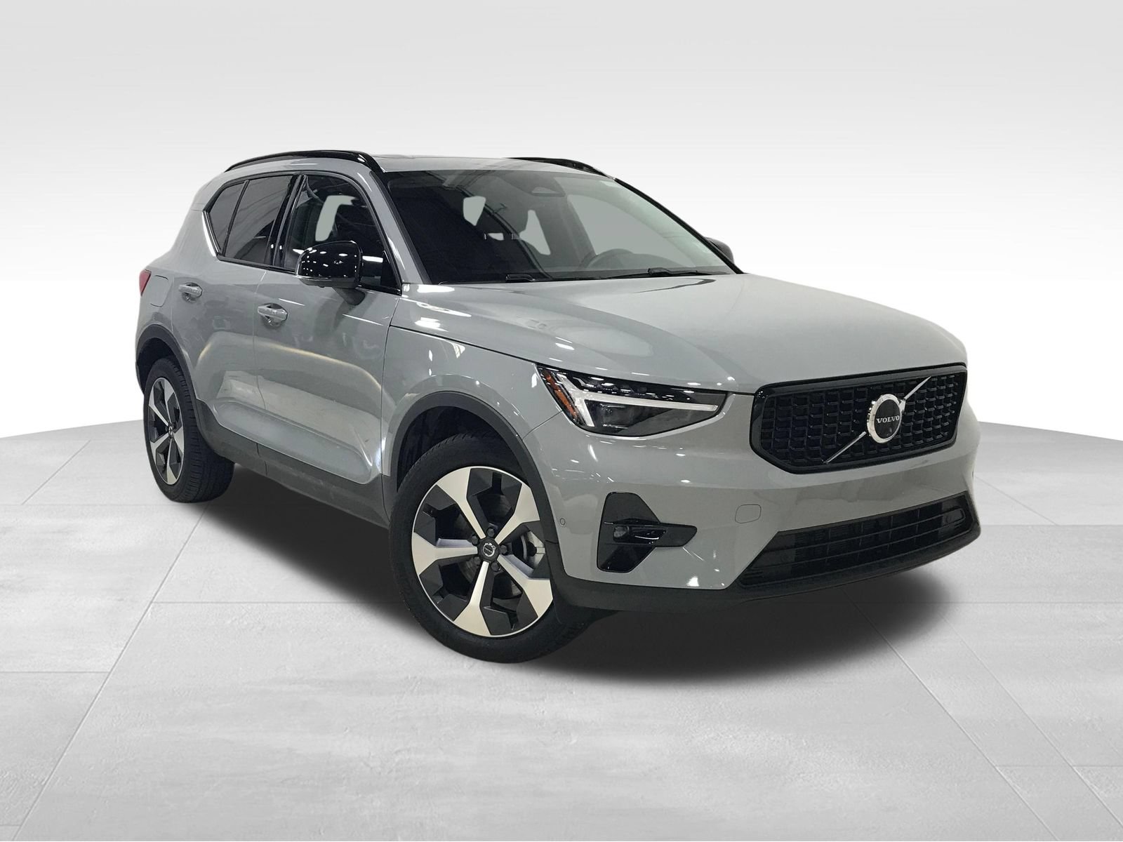 Certified 2026 Volvo XC40 B5 Plus AWD/4WD image 1