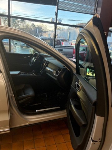 Used 2023 Volvo XC60 T8 Core w/ Climate Package image 33