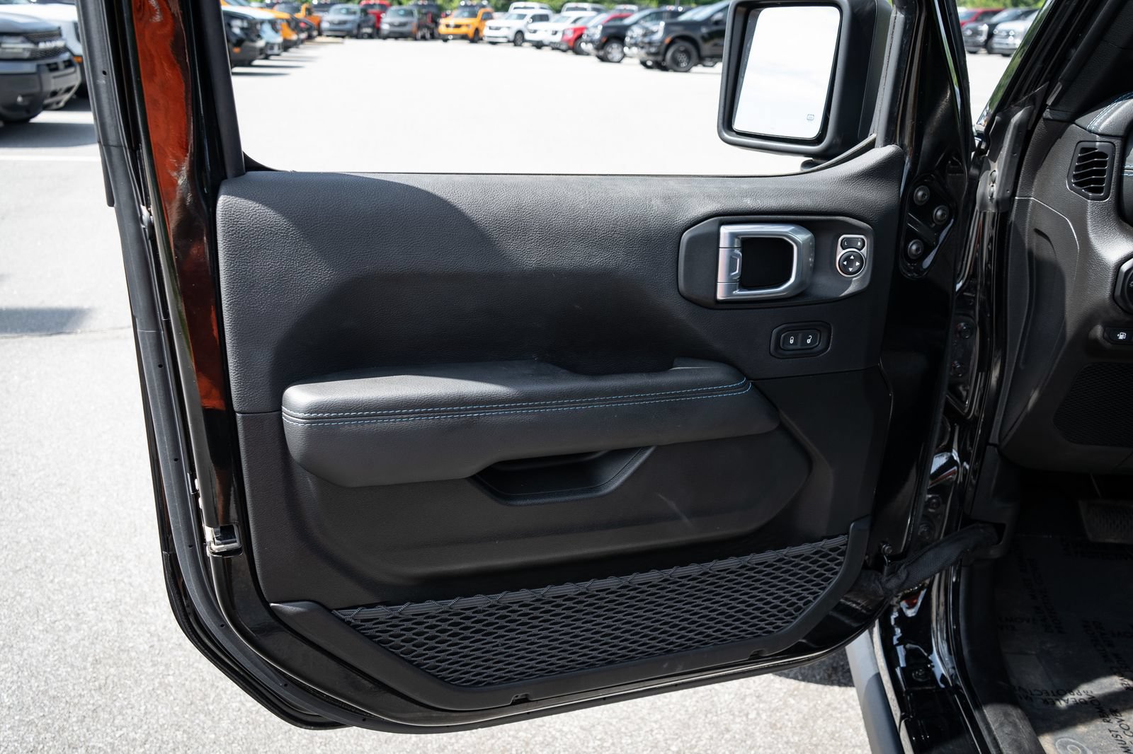 Used 2021 Jeep Wrangler Unlimited Rubicon 4xe w/ Cold Weather Group AWD/4WD image 16