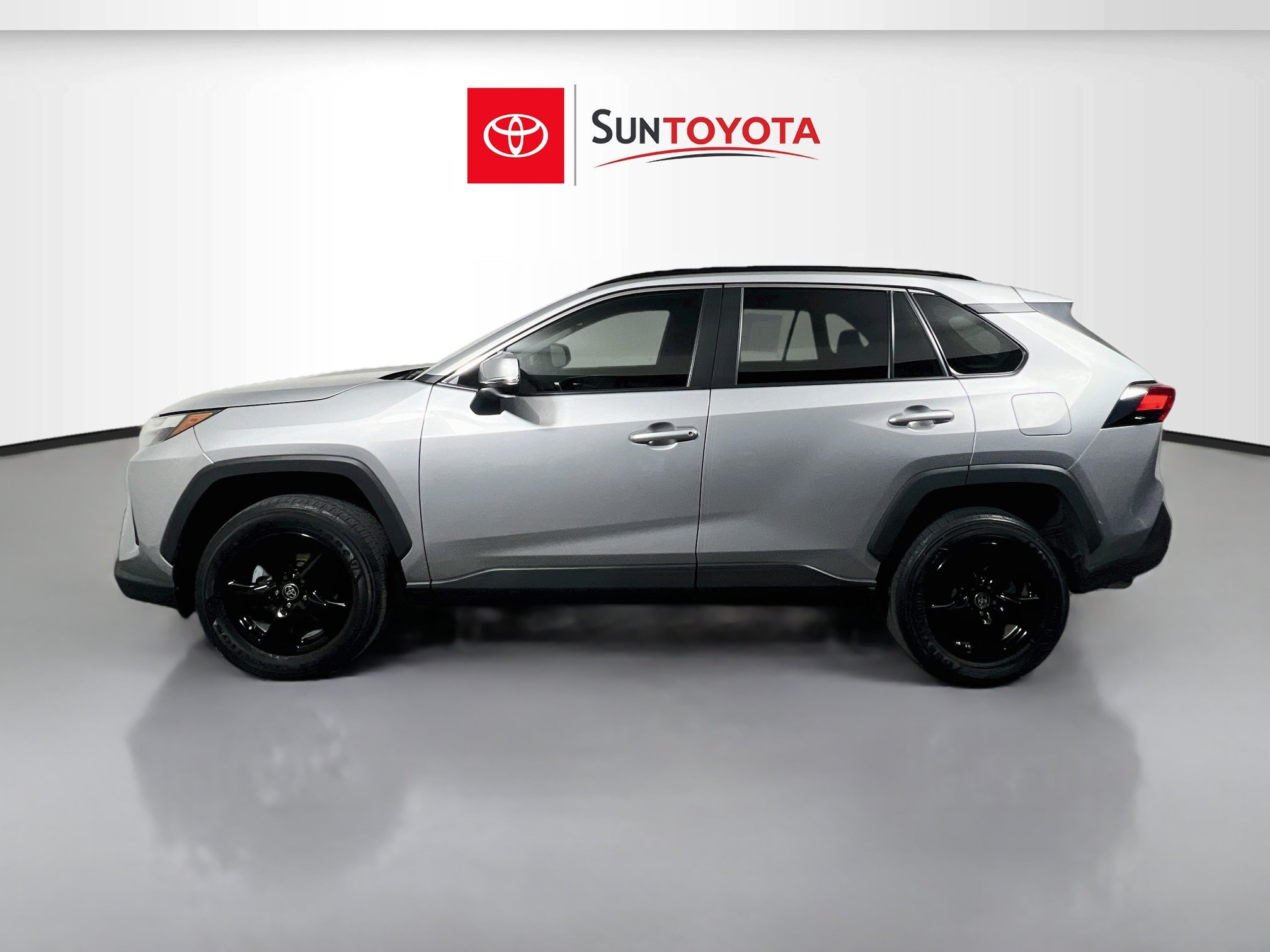 Used 2024 Toyota RAV4 XLE FWD image 7