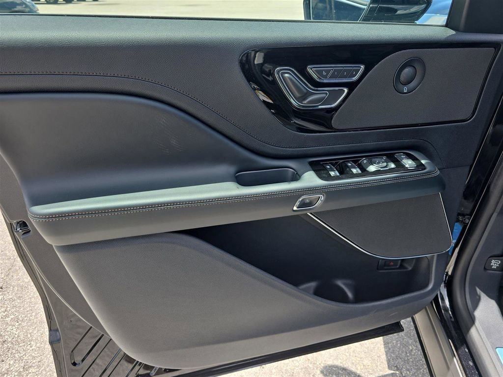 New 2025 Lincoln Aviator 2WD w/ Equipment Group 101A image 16