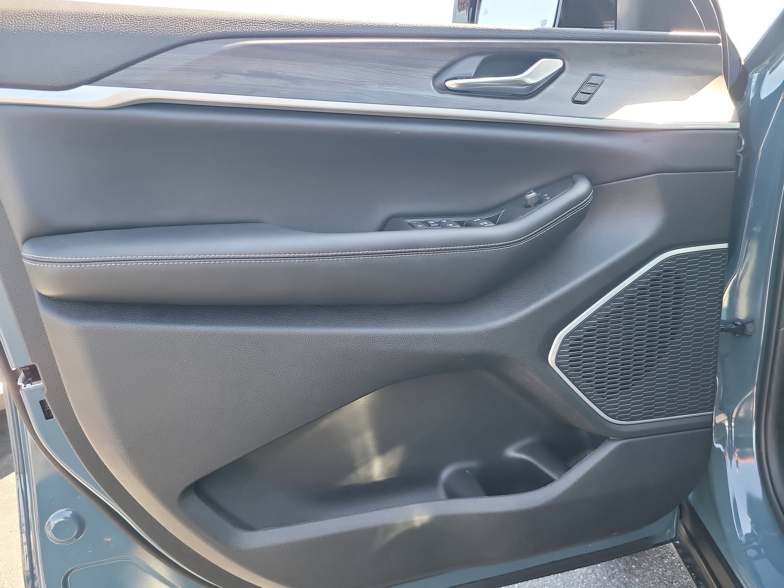 New 2026 Jeep Grand Cherokee L Limited RWD image 13