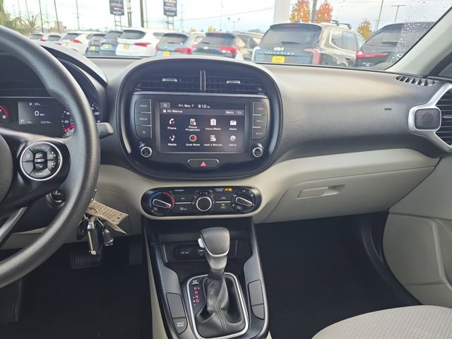 Used 2022 Kia Soul LX image 22