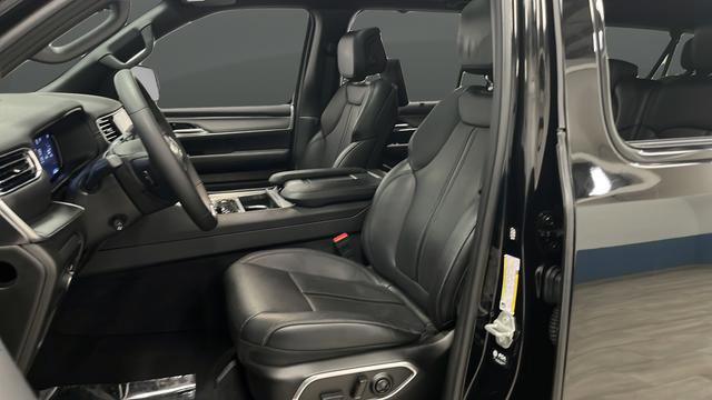 Used 2024 Jeep Wagoneer L Series II w/ Convenience Group I image 9