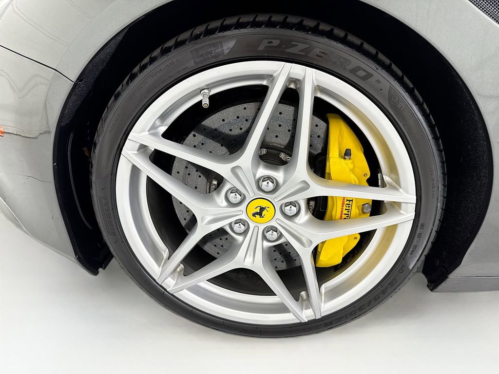 Used 2015 Ferrari California T RWD image 35