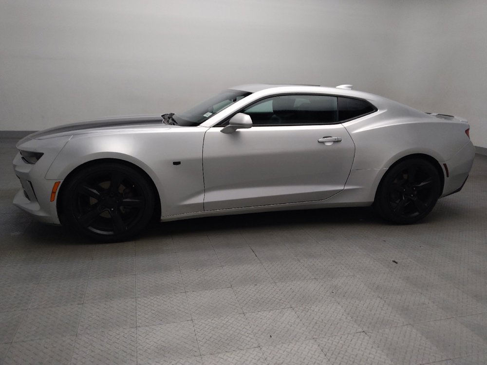 Used 2016 Chevrolet Camaro LT RWD image 2