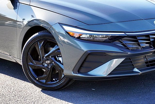 Certified 2026 Hyundai Elantra Sport FWD image 4