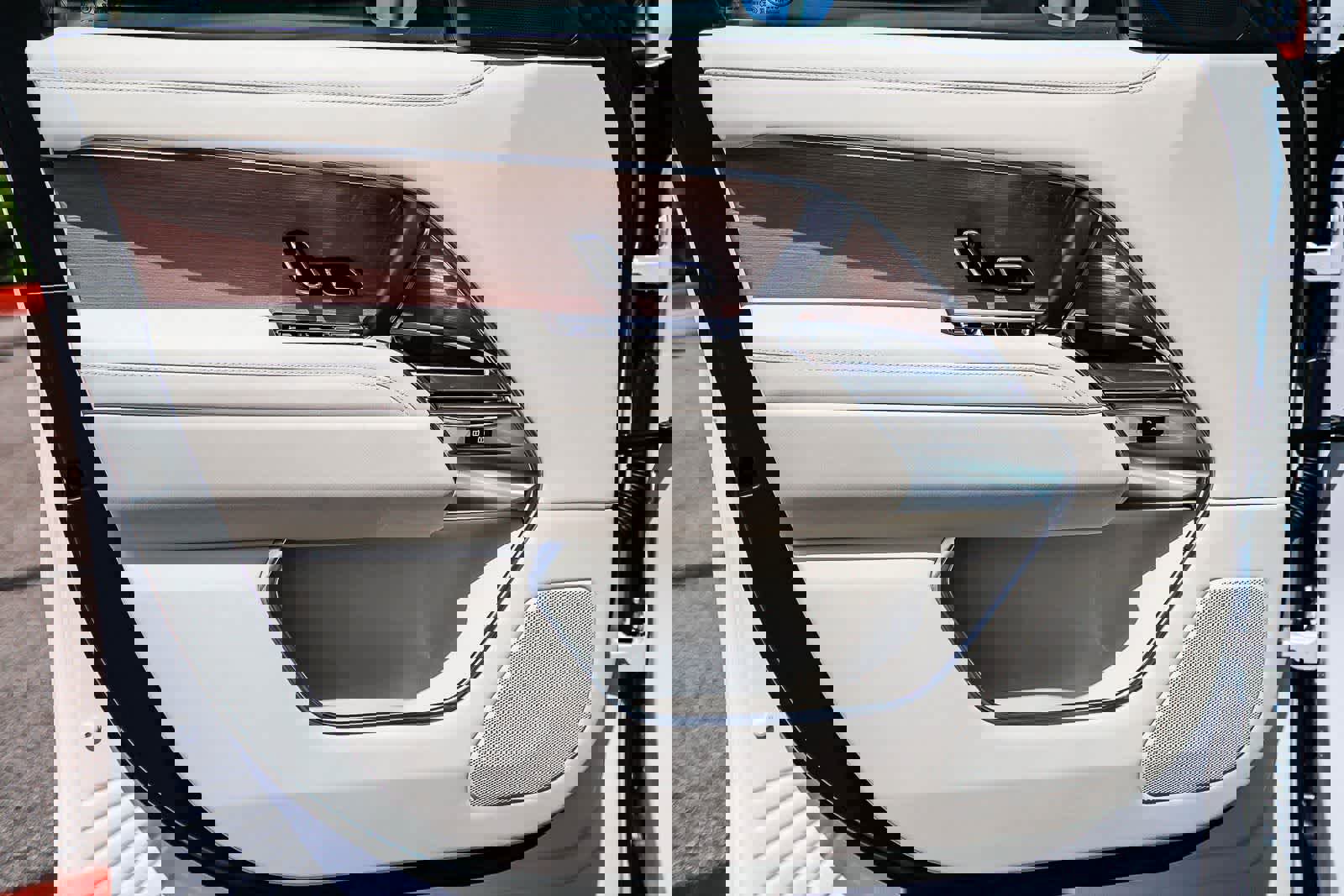 New 2026 Land Rover Range Rover Long Wheelbase SE image 21