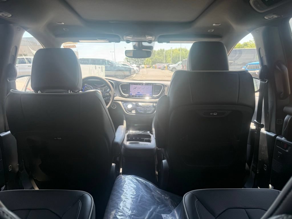 New 2027 Chrysler Pacifica Limited w/ Family Tech Group FWD image 41