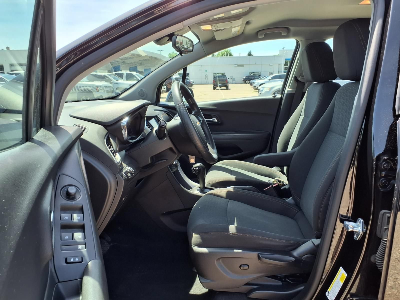 Used 2020 Chevrolet Trax LS FWD image 17