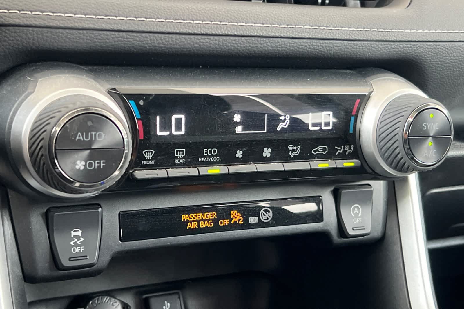 Used 2021 Toyota RAV4 XLE w/ Convenience Package FWD image 22