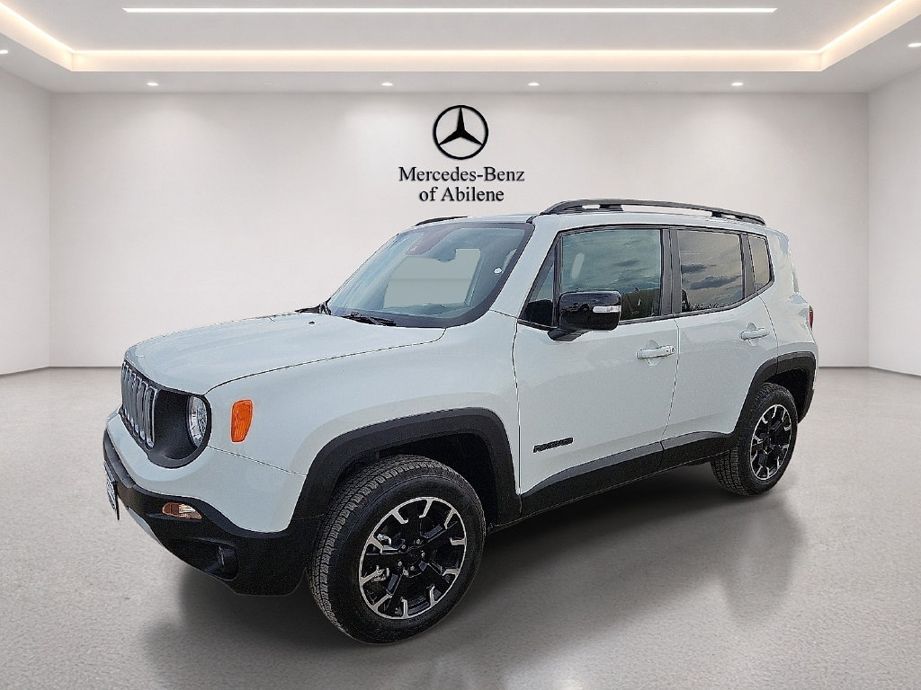 Used 2023 Jeep Renegade Latitude AWD/4WD image 2
