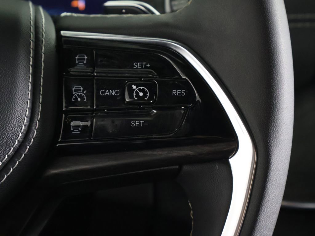 Used 2022 Jeep Grand Cherokee Overland AWD/4WD image 45