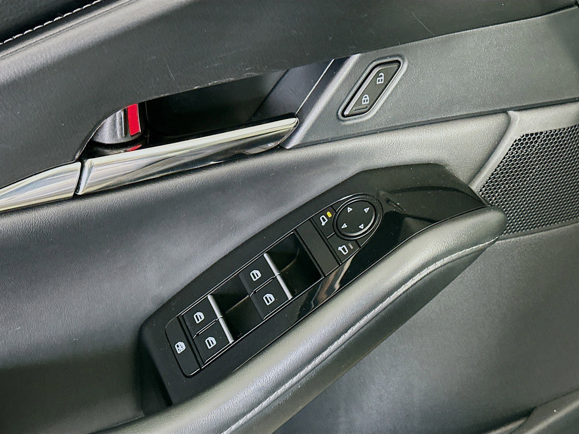 Used 2025 MAZDA CX-30 AWD 2.5 S w/ Preferred Package image 15