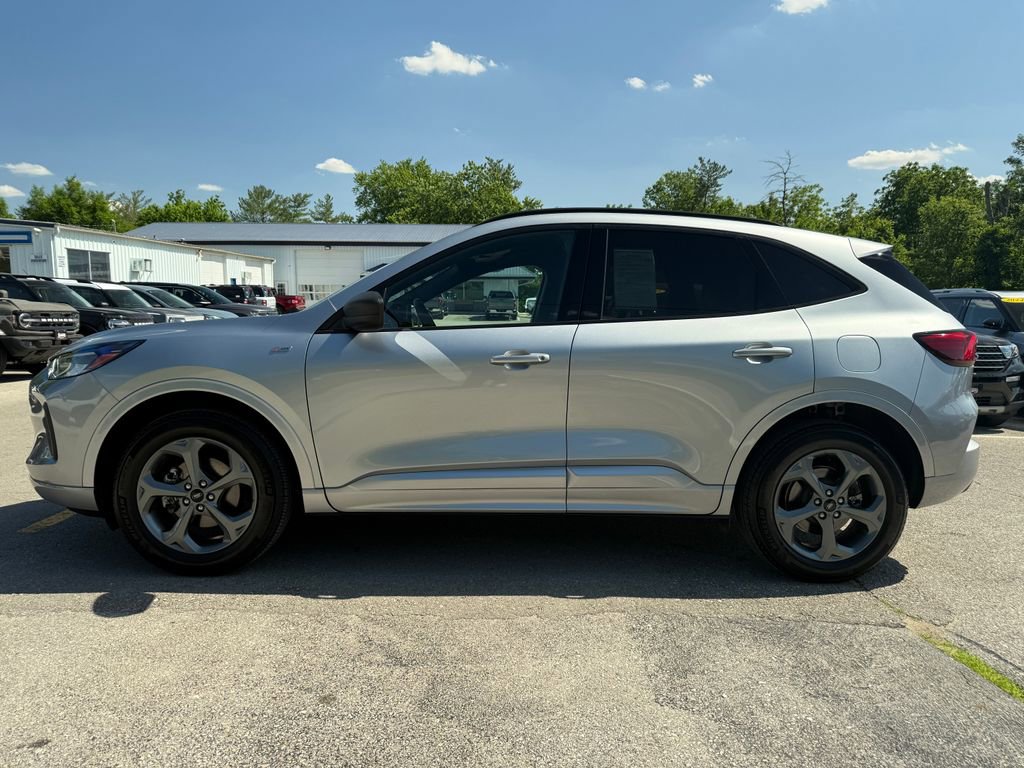 Used 2024 Ford Escape ST-Line w/ Tech Pack #1 AWD/4WD image 8