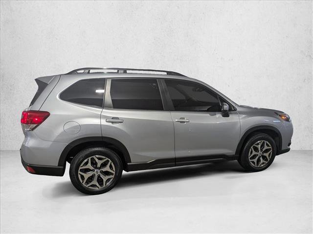 Used 2023 Subaru Forester Premium image 4