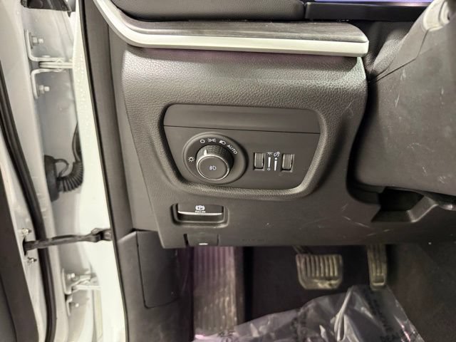 Used 2023 Jeep Grand Cherokee L Limited w/ Black Appearance Package AWD/4WD image 19
