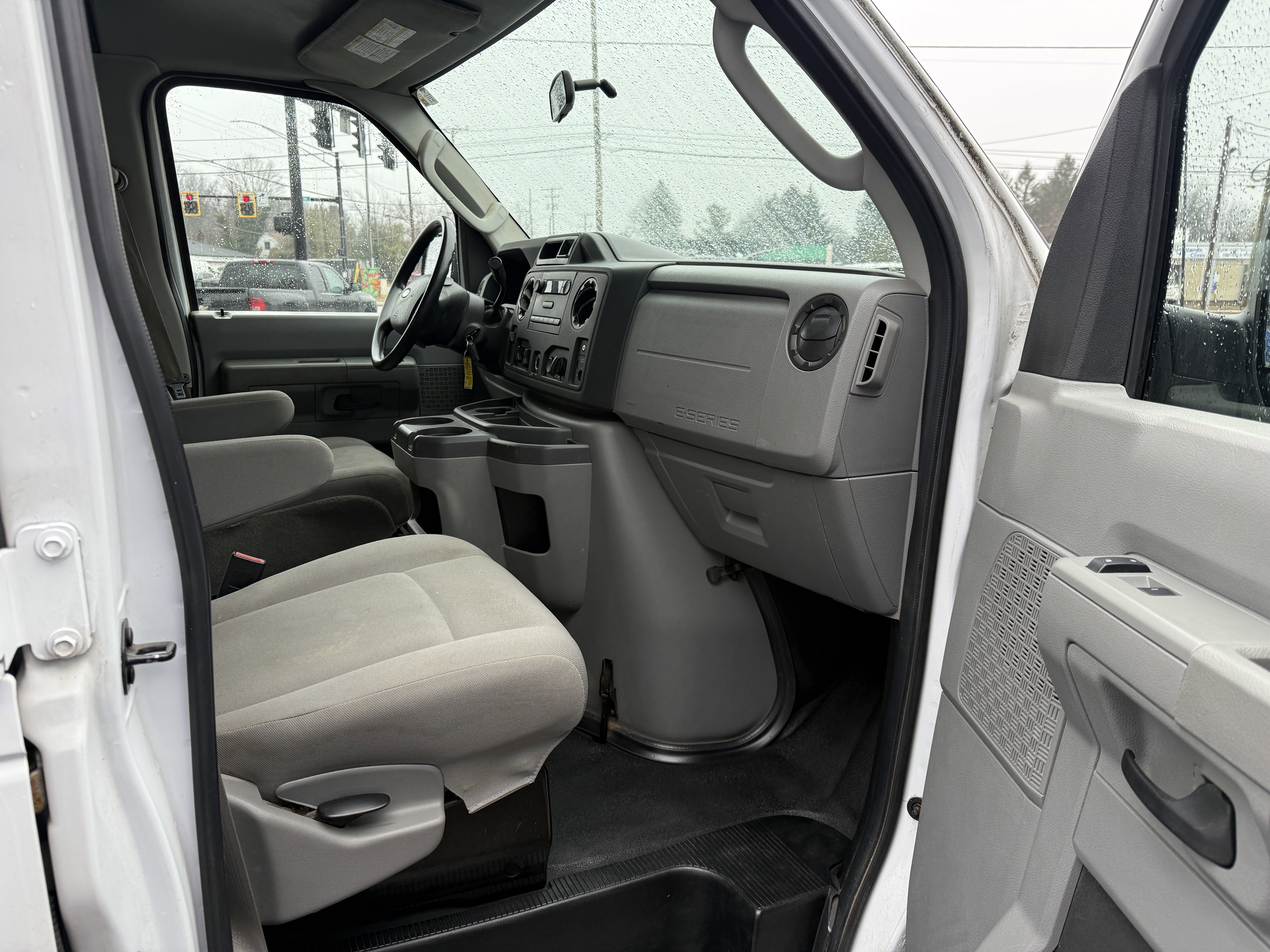 Used 2014 Ford E-250 and Econoline 250 w/ Power Group image 10