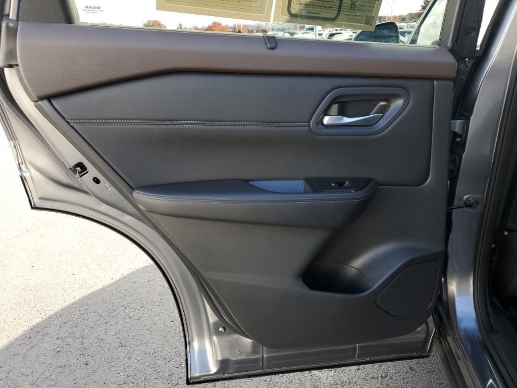 Used 2022 Nissan Rogue SV w/ SV Premium Package image 30