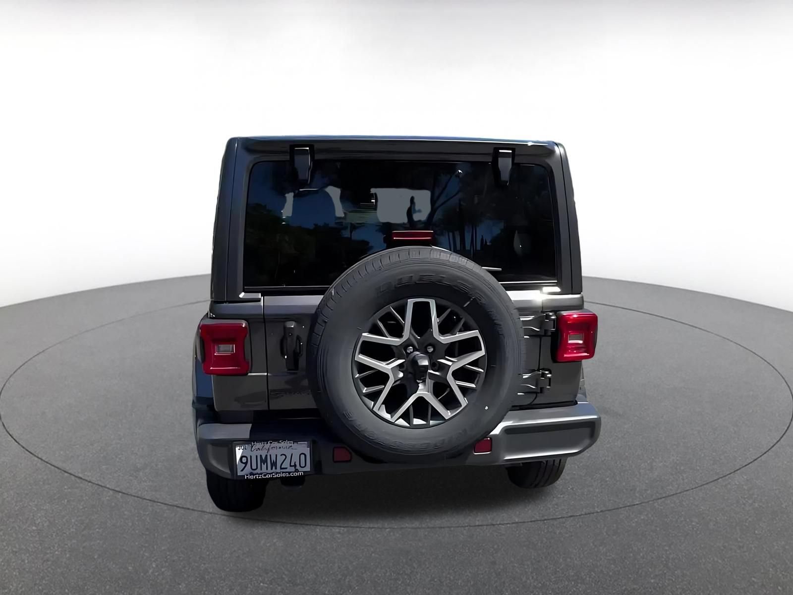 Used 2025 Jeep Wrangler Unlimited Sahara AWD/4WD image 12