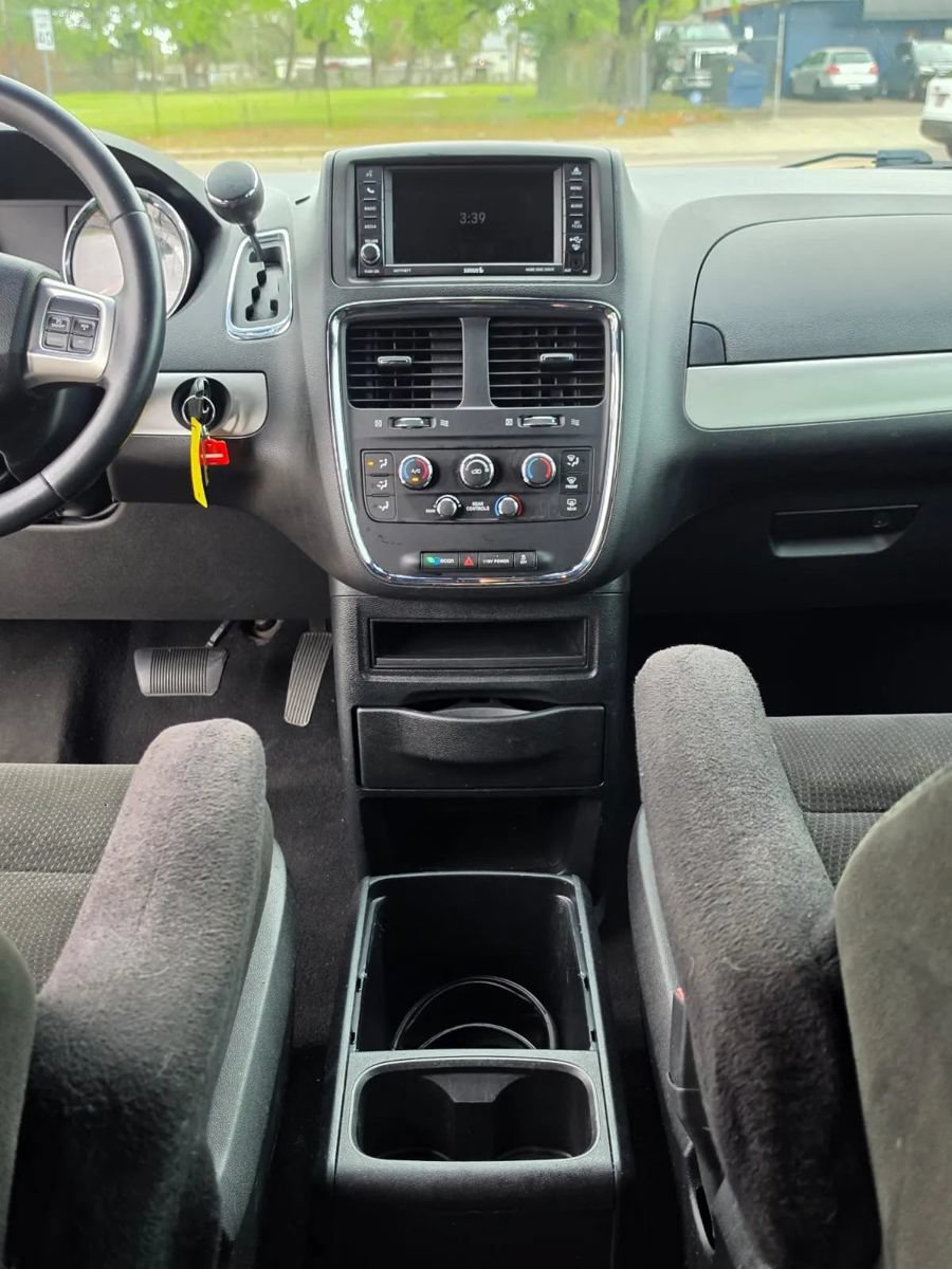 Used 2015 Dodge Grand Caravan SE w/ Quick Order Package 29E SE FWD image 13