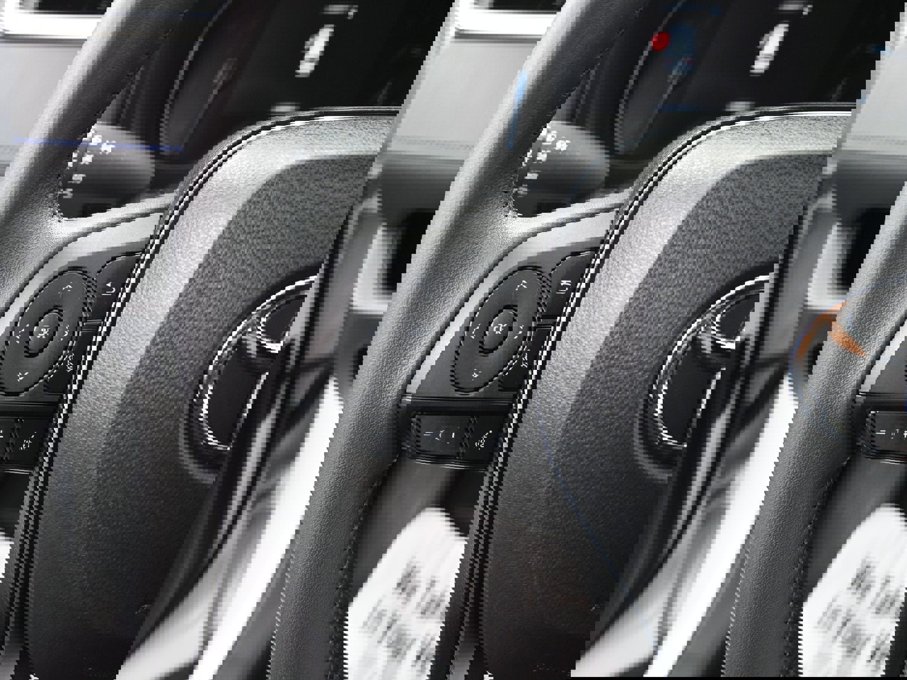 Used 2023 Toyota RAV4 SE image 11