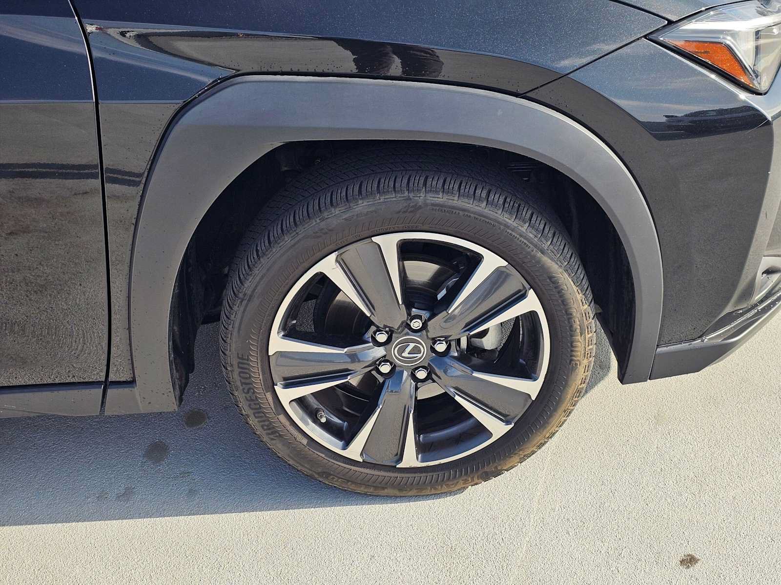 Used 2023 Lexus UX 250h FWD w/ Accessory Package (Z2) image 9